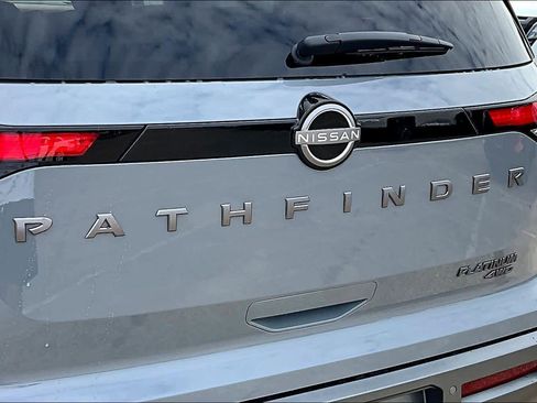 New 2026 Nissan Pathfinder Platinum AWD/4WD image 8