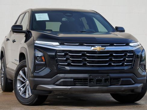 Used 2026 Chevrolet Equinox LT FWD image 2