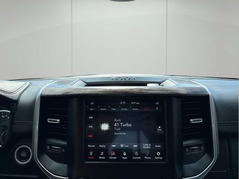 Used 2020 RAM 1500 Laramie w/ Off Road Group AWD/4WD image 21