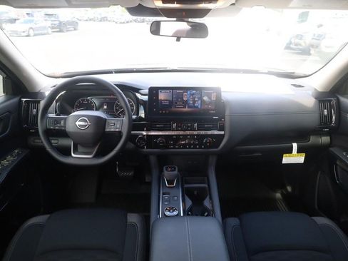 New 2026 Nissan Pathfinder SV w/ SV Premium Package AWD/4WD image 7