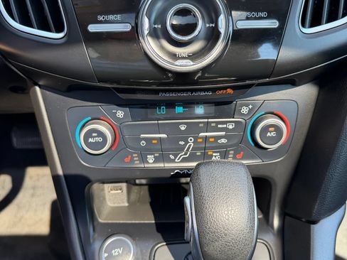 Used 2017 Ford Focus SEL w/ Cold Weather Package FWD image 24