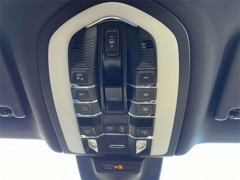 Certified 2022 Porsche Macan S image 24