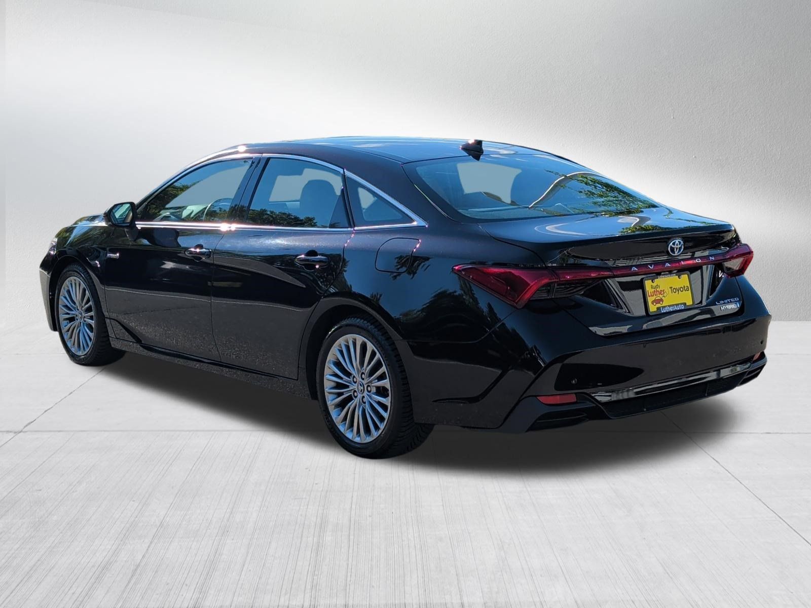 Used 2019 Toyota Avalon Limited w/ Advanced Safety Package FWD image 5
