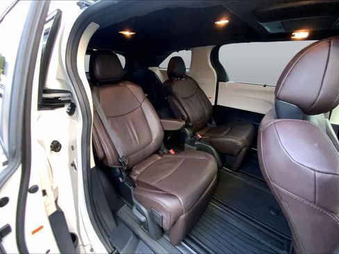Used 2023 Toyota Sienna Platinum FWD image 17