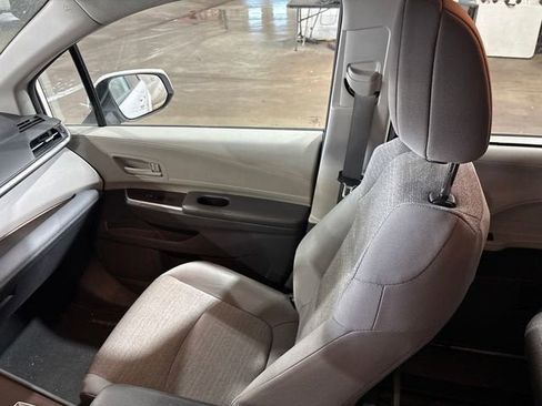 Certified 2021 Toyota Sienna LE FWD image 24