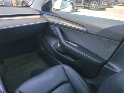Used 2023 Tesla Model 3 Standard Range image 16