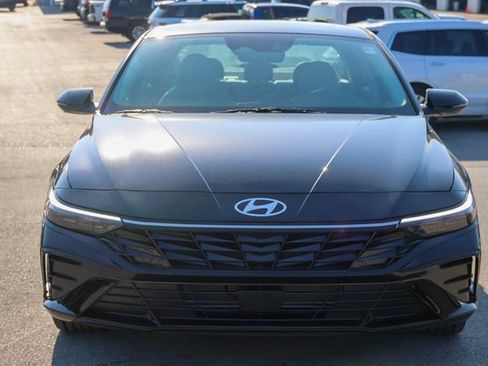 New 2026 Hyundai Elantra Limited FWD image 2