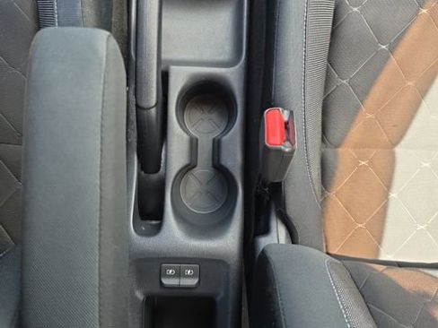 Used 2019 Nissan Kicks SV FWD image 22
