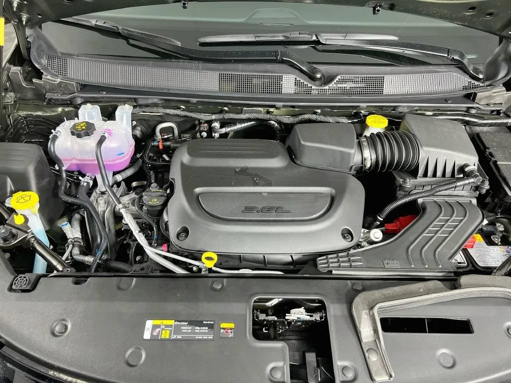 New 2027 Chrysler Pacifica Limited w/ Family Tech Group FWD image 34