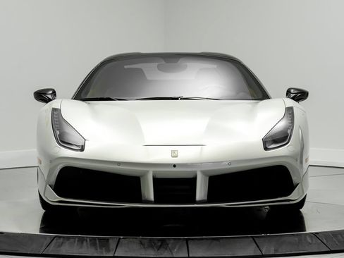 Used 2018 Ferrari 488 Spider RWD image 2