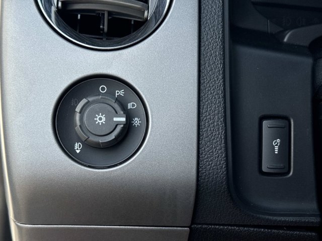 Used 2016 Ford Expedition Platinum RWD image 23