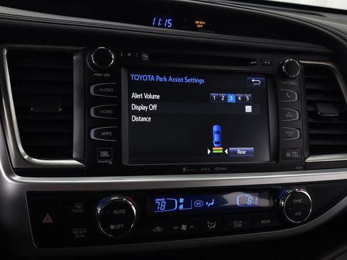 Used 2019 Toyota Highlander Limited image 26