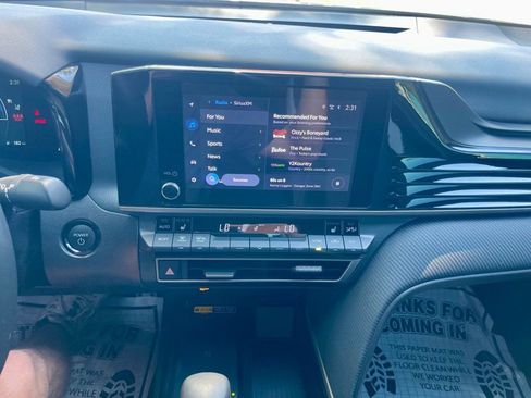 Used 2025 Toyota Camry SE w/ Convenience Package image 16