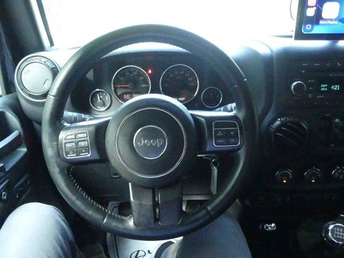 Used 2018 Jeep Wrangler Unlimited Rubicon AWD/4WD image 13