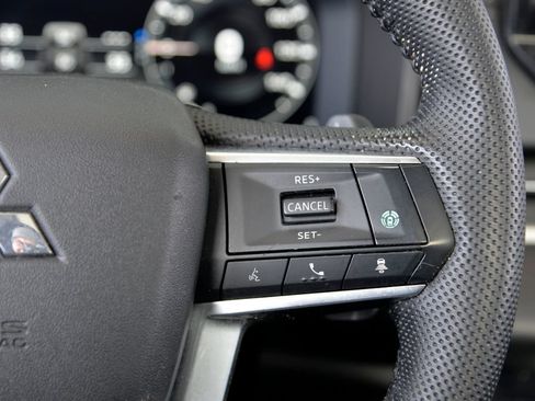 Used 2023 Mitsubishi Outlander SE AWD/4WD image 24