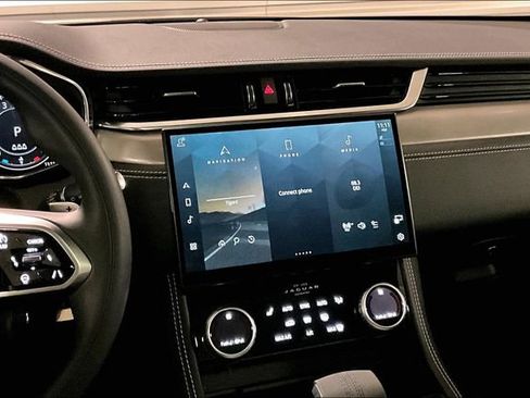 Certified 2024 Jaguar F-PACE R-Dynamic S image 5