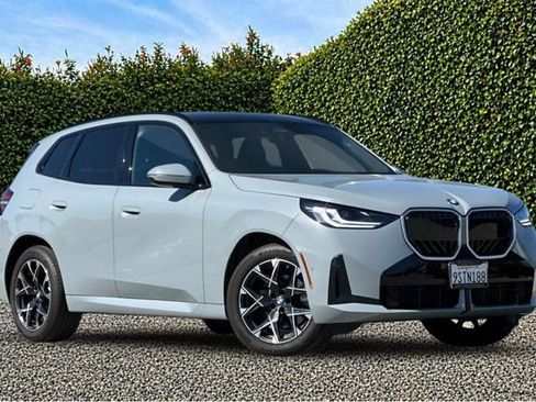 Used 2025 BMW X3 xDrive30i w/ Premium Package AWD/4WD image 2