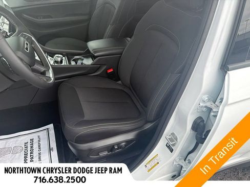 Used 2025 Jeep Grand Cherokee Laredo X w/ Luxury Tech Group I AWD/4WD image 25