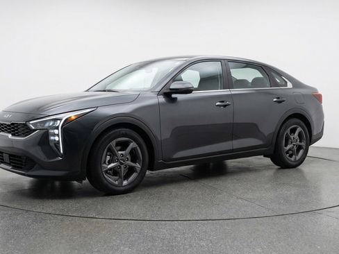 Used 2025 Kia K4 FWD image 3