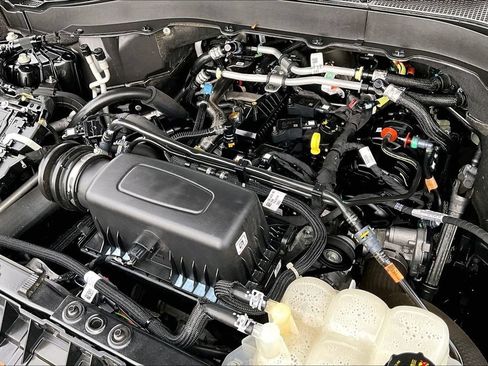 Used 2023 Ford Explorer XLT w/ Equipment Group 202A AWD/4WD image 32