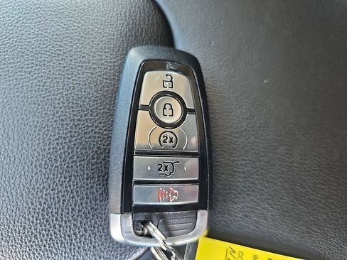 Used 2022 Ford Edge Titanium image 35