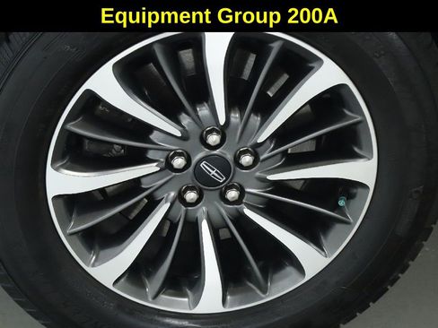 Used 2022 Lincoln Nautilus Reserve image 12