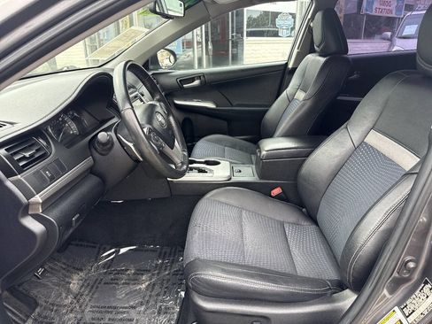 Used 2013 Toyota Camry SE w/ Convenience Pkg image 3
