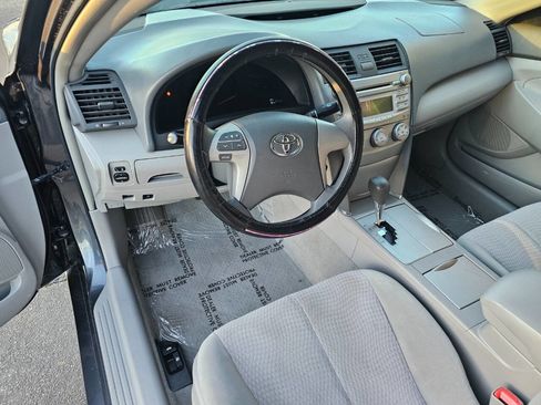 Used 2011 Toyota Camry image 18