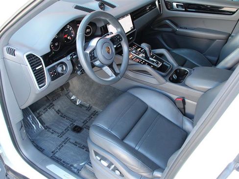 Used 2020 Porsche Cayenne image 10