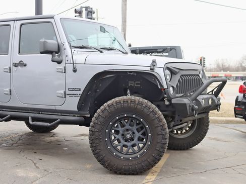 Used 2016 Jeep Wrangler Unlimited Sport w/ Connectivity Group AWD/4WD image 3
