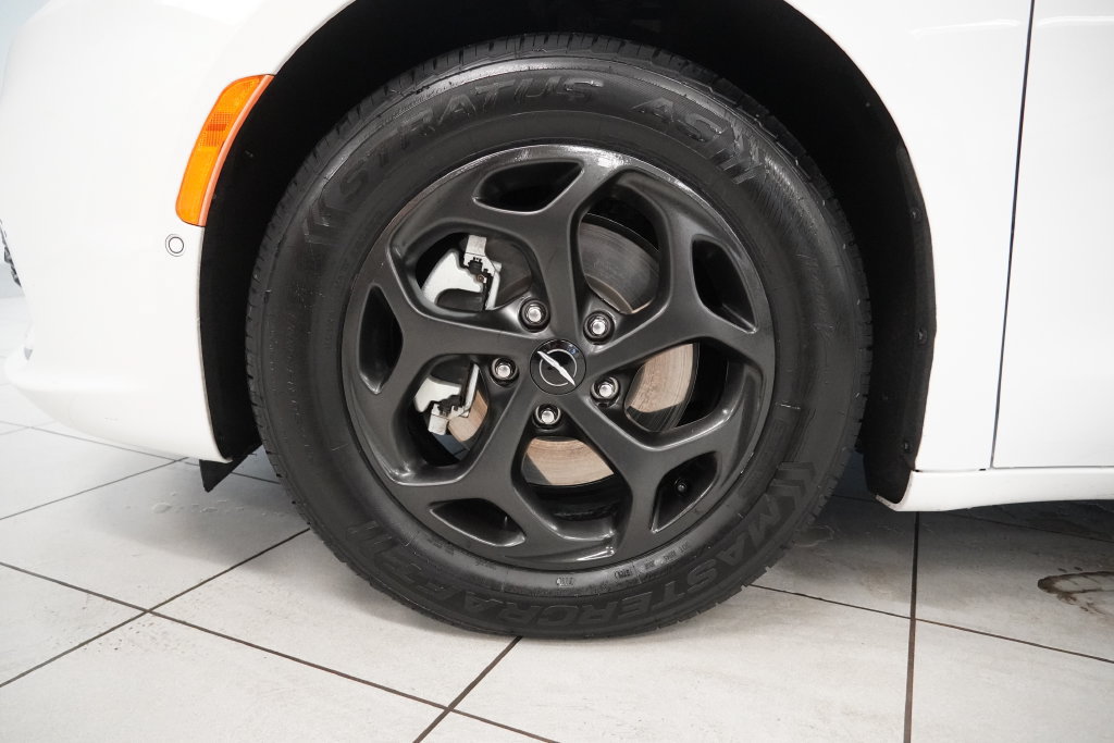 Used 2024 Chrysler Pacifica Limited FWD image 10