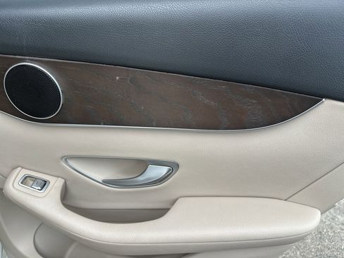 Used 2019 Mercedes-Benz GLC 300 image 26