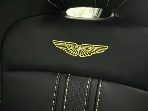 Used 2023 Aston Martin V8 Vantage Coupe RWD image 25
