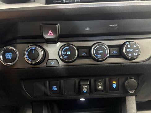 Used 2019 Toyota Tacoma TRD Off-Road AWD/4WD image 15