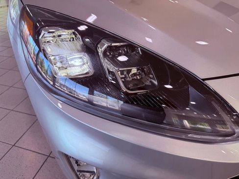 Used 2020 Ford Escape Titanium w/ Titanium Premium Package 2.0 image 18