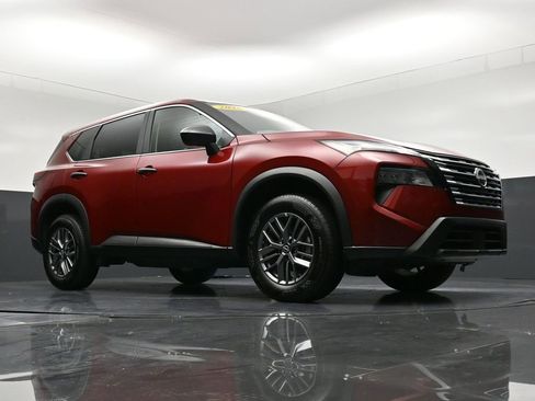 Certified 2025 Nissan Rogue S image 28