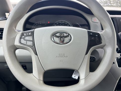 Used 2012 Toyota Sienna LE image 24