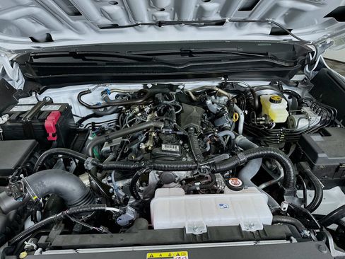 Certified 2025 Toyota Tacoma SR5 AWD/4WD image 28