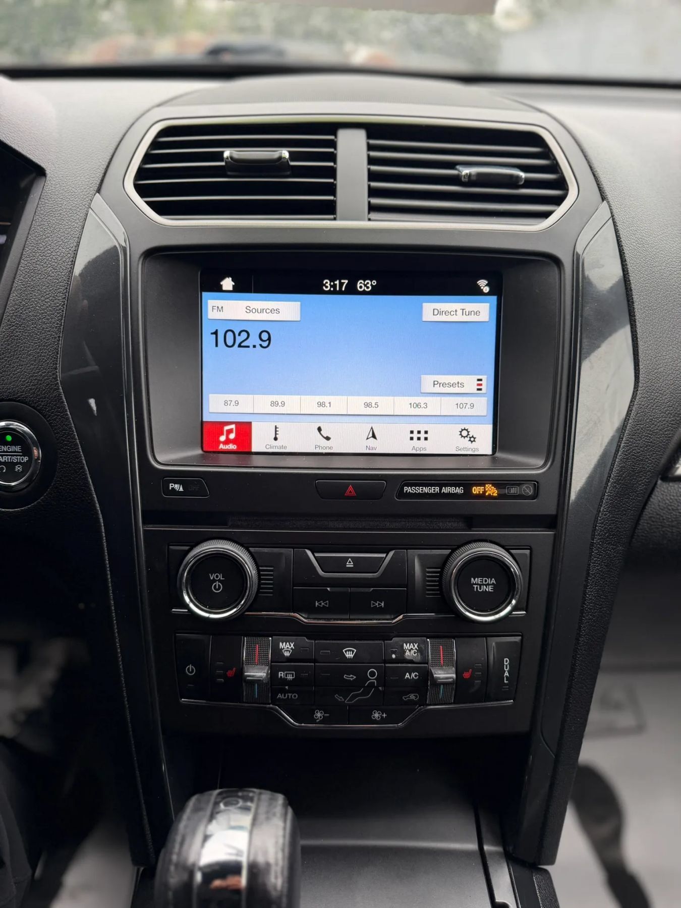 Used 2018 Ford Explorer XLT w/ Equipment Group 202A AWD/4WD image 16