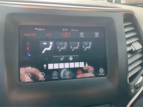 Used 2020 Jeep Cherokee Latitude Plus AWD/4WD image 7