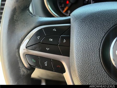 Used 2018 Jeep Grand Cherokee Laredo RWD image 16