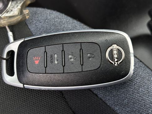Used 2025 Nissan Versa SV FWD image 21