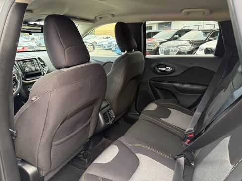 Used 2016 Jeep Cherokee Sport image 23