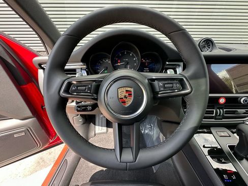 Used 2026 Porsche Macan AWD/4WD image 17