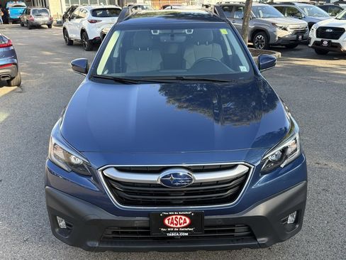 Used 2022 Subaru Outback Premium image 2