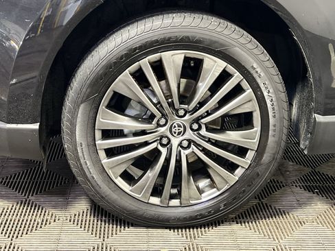 Used 2023 Toyota Venza Limited AWD/4WD image 12