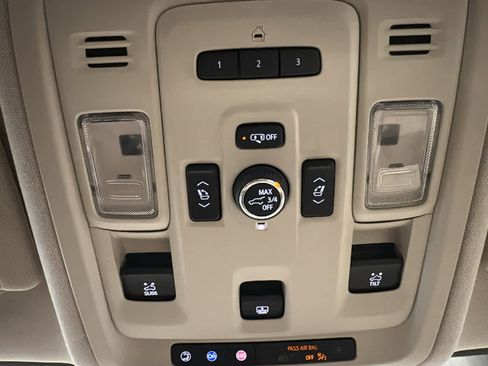 Used 2021 GMC Yukon Denali w/ Denali Premium Package image 19