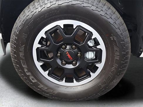 Certified 2025 Toyota 4Runner TRD Off-Road Premium image 9