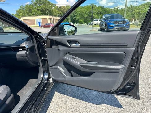 Used 2025 Nissan Altima 2.5 SV FWD image 18
