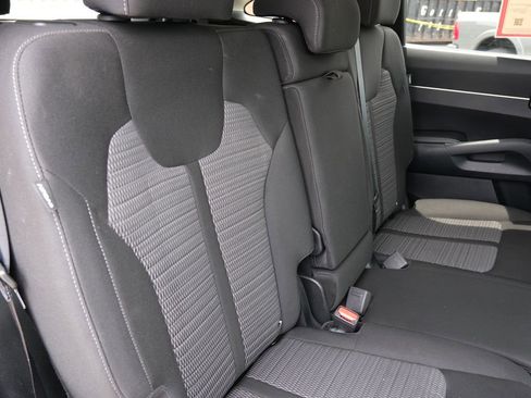 Used 2025 Kia Sorento LX FWD image 29